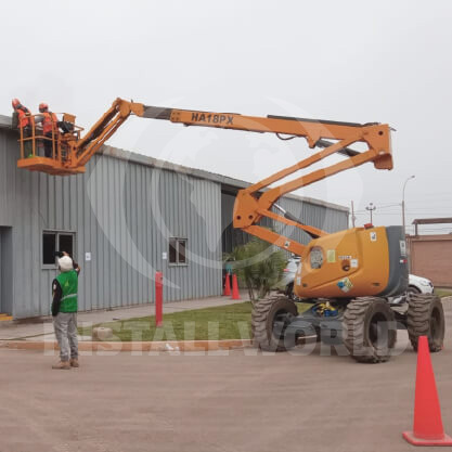Alquiler de plataforma Manlift proyectos en altura